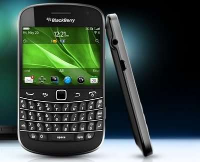 Blackberry 9900 Bold - Boxed with all accessories - UNLOCKED BBM and Facebook
