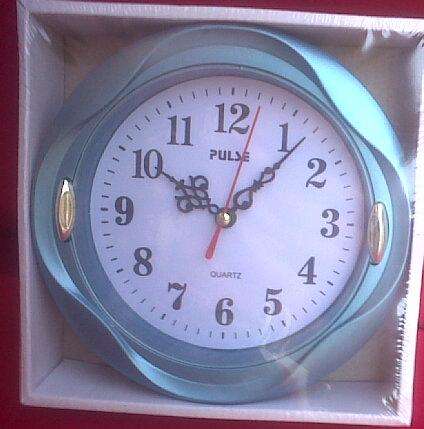*** WOW *** Stunning Wall Clock ***