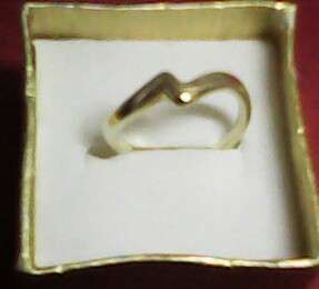 ***WOW*** Low Starting Bid *** Stunning Ring
