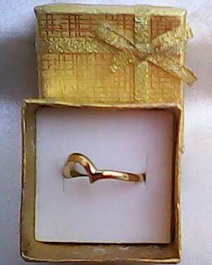 ***WOW*** Low Starting Bid *** Stunning Ring