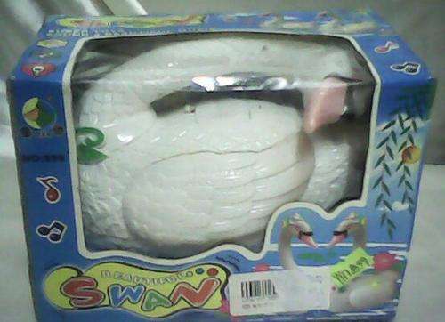 CUTE SWAN EGG LYING BUMP AND GO
