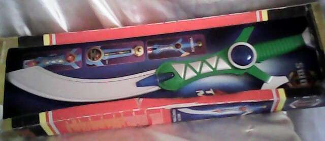SWORD LETS BE LIKE A PIRATE IT VIBRATES HAS A LIGHT