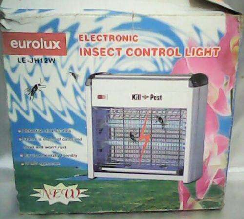 Shop Soiled ******* Insect control light 12 W Box A Bid Damaged and no tray Light Works 100%