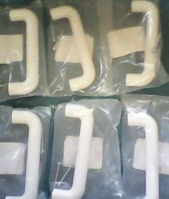 WHITE DOOR HANDLES BID IS FOR ALL 6 STILL SEALED IN PCK