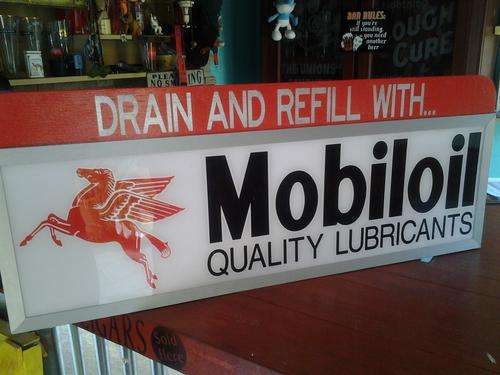 Mobiloil Lightbox