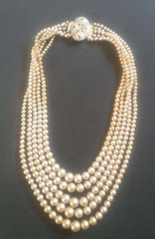 Vintage Faux Pearl Beaded Necklace.