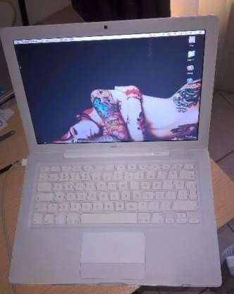 MacBook A1180 Core2Duo @ 2.00Ghz ,13.3" Display, 1gb Ram, 80Gb Hard drive, DVD, Webcam...Bargain buY