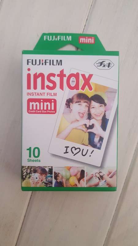 Brand New Fujifilm Instax Mini 8 Instant Camera + Free Pack of Instant Sheets