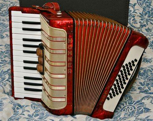 Hohner 40 bass Accordion / Trekklavier