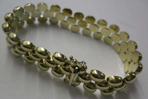 9ct yellow gold braclet in mint condition
