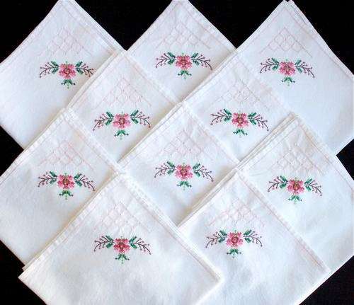 STUNNING SET OF 10 VINTAGE HAND-EMBROIDERED NAPKINS - in very good condition