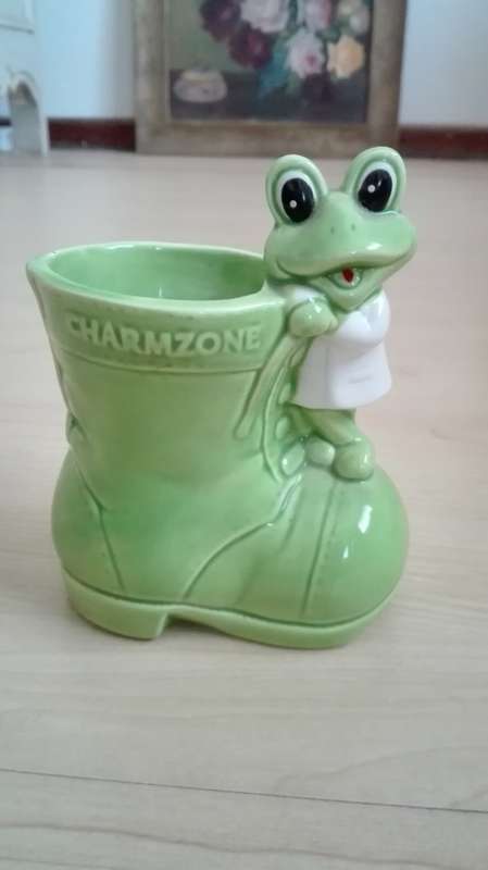 Frog Figurine Plant Pot/Planter