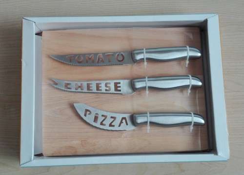 Knives & Wooden Board Set (Tomato, Cheese, Pizza)