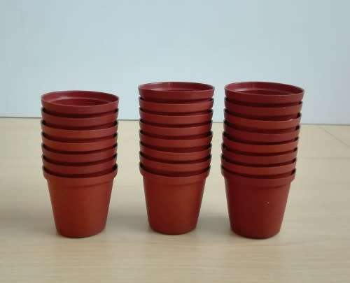 Lot of 15 Miniature Plastic Plant Pot - height 5cm. width 5cm