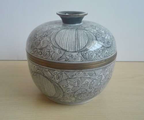 Lidded Chinese Bowl