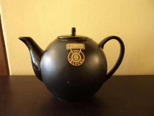 Maxwell & Williams Teapot