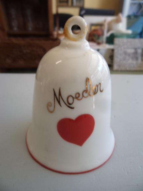 `Moeder` - Bell