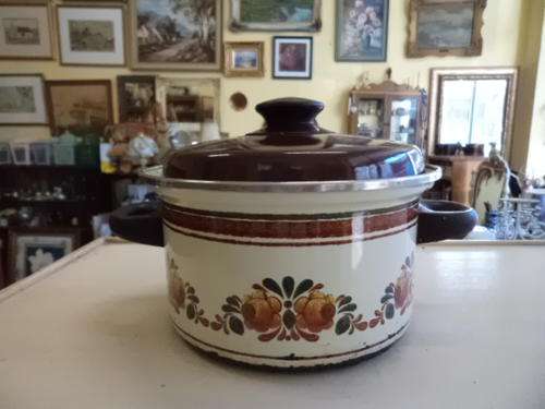 Old Pointerware Pot - width 28cm
