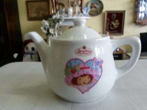 Pretty Strawberry Shortcake Dollhouse Teapot