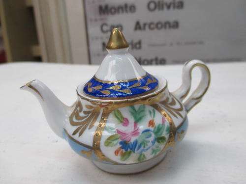 Beautiful Paris Royal Decors Facon Limoges Miniature Teapot