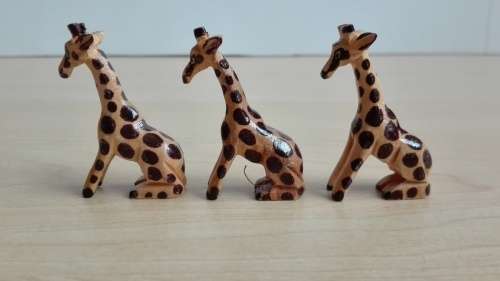 Miniature Wooden Giraffe Figurine (5cm x 2cm)