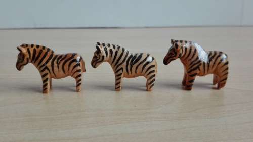 Miniature Wooden Zebra Figurine (4cm x 3cm)