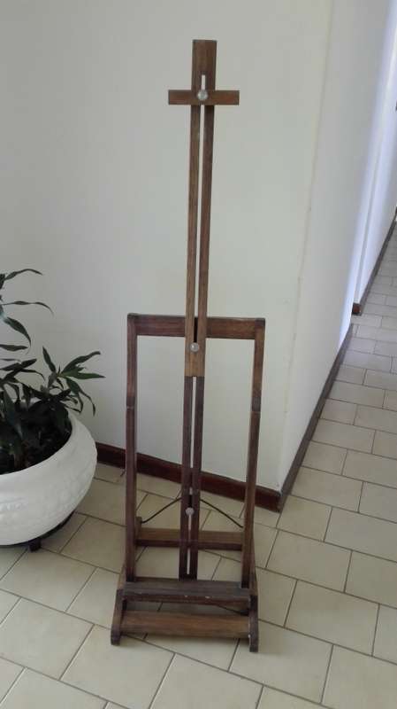 Wooden Artist`s Easel