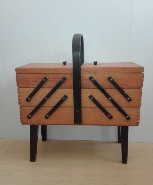 Vintage Wooden (Dovetail) Cantilever Expanding Sewing Box/Organiser
