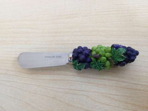 Small Butter Knife (grapes design handle)