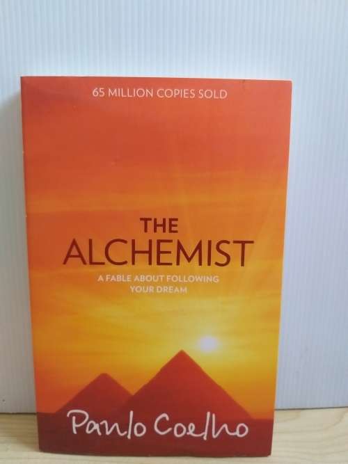 The Alchemist by Paulo Coelho (Paperback)