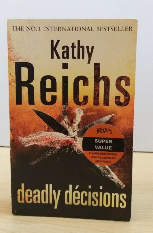 Deadly Decisions by Kathy Reichs (Paperback)