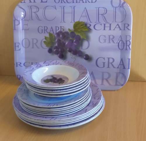 18 Piece Melamine Plates, Bowls & Serving Tray Set