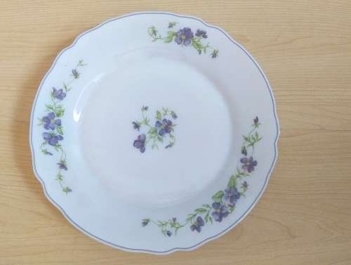 Round Floral Milk Glass Arcopol Plate - Made in France (width 28cm)