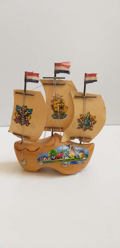 Small Wooden Memorabilia Dutch Shoe - Netherlands Flag
