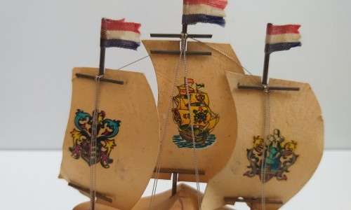 Small Wooden Memorabilia Dutch Shoe - Netherlands Flag