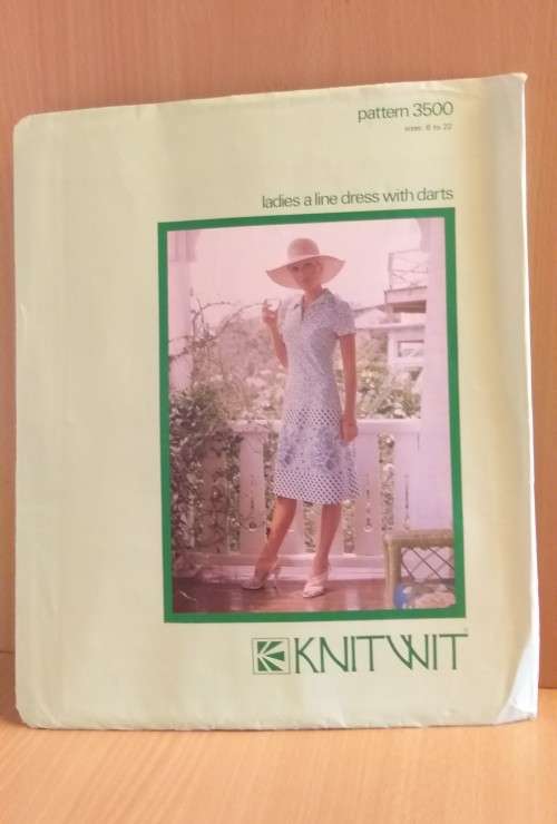 Knitwit Pattern 3500 - Ladies line dress with darts