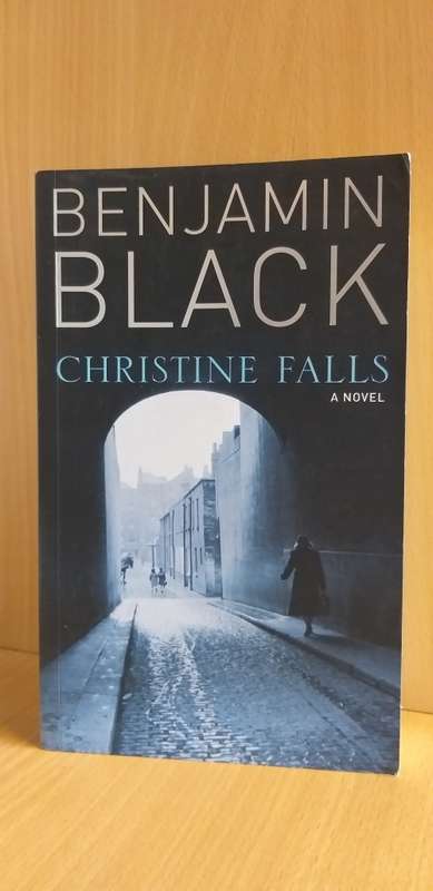 Christine Falls : Benjamin Black (Paperback)
