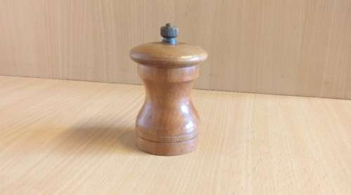 Small Wooden Pepper/Salt Grinder - height 7cm. width 6cm