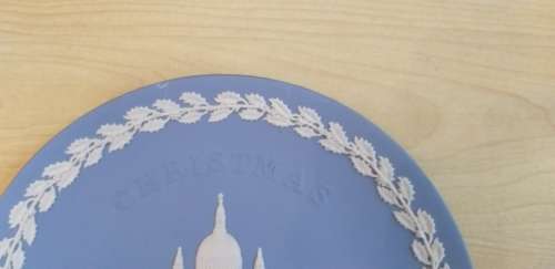 Wedgwood Jasper 1978 Christmas Plate Horse Guards - 20cm