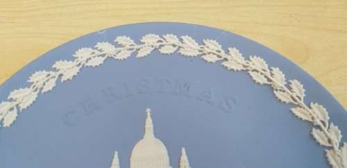 Wedgwood Jasper 1978 Christmas Plate Horse Guards - 20cm