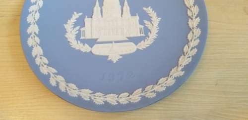 Wedgwood Jasper 1978 Christmas Plate Horse Guards - 20cm