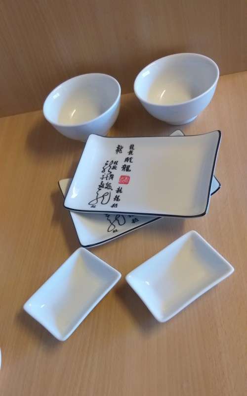 Set of 6 - 2 x Small Chinese Dishes, 2 x Small Bowls, 2 x Small Sauce Bowls
