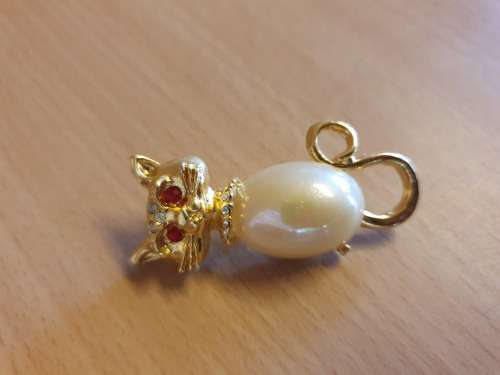 Beautiful Cat Figurine Brooch