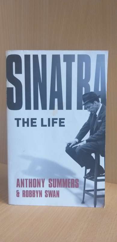 Sinatra - The Life : Anthony Summers and Robbyn Swan (Paperback)