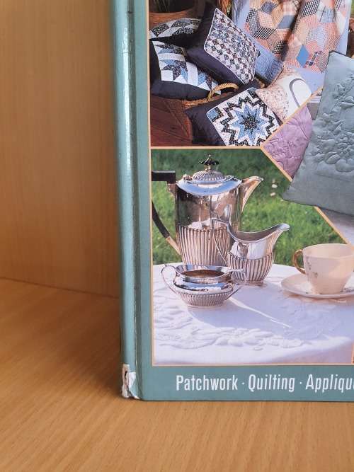 The Complete Book of Needlecrafts : Introduced by Caroline Ollard (Hardcover)