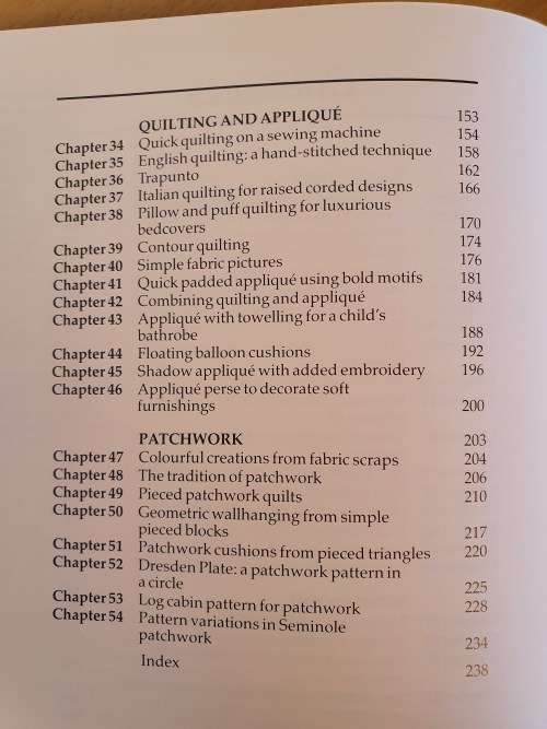 The Complete Book of Needlecrafts : Introduced by Caroline Ollard (Hardcover)