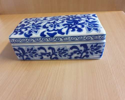 Blue & White Porcelain Lidded Jewelry/Trinket Box