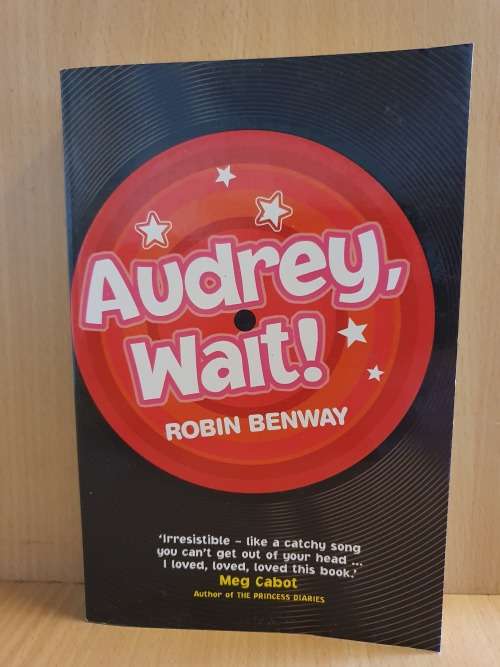 Audrey Wait: Robin Benway (Paperback)