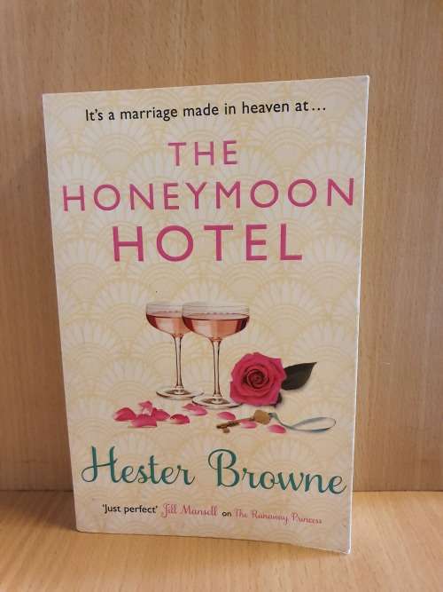 The Honeymoon Hotel: Hester Browne (Paperback)