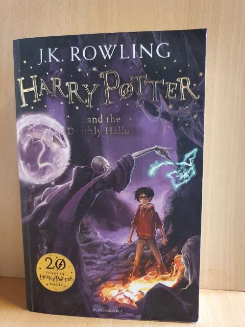 Harry Potter and the Deathly Hallows: J.K. Rowling (Paperback)